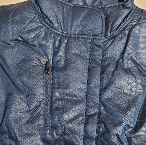 Shape Insignia Blue Textured Quilted Puffer Vest Lightweight - Picture 6 of 9